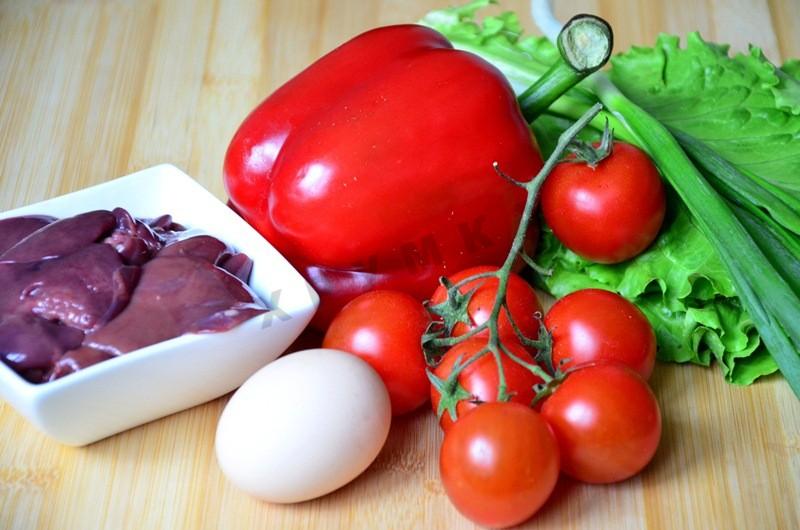 Шаг 1 приготовления Теплый салат с куриной печенью и яйцом-пашот