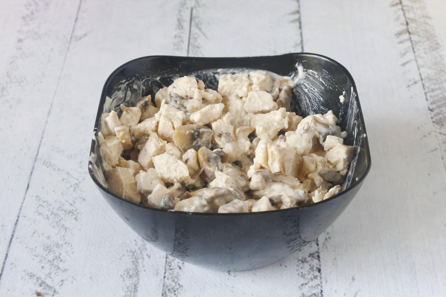 Шаг 4 приготовления Салат курица и грибы шампиньоны жареные