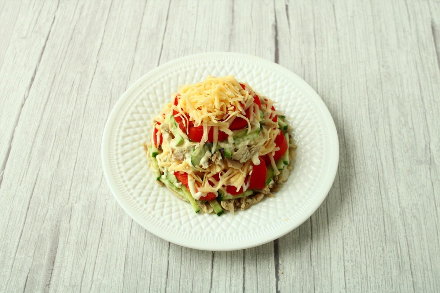 Шаг 15 приготовления Салат Муравейник с курицей и картофельной соломкой