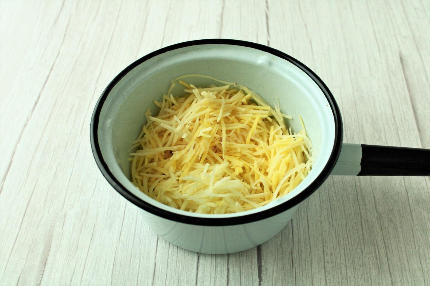 Шаг 5 приготовления Салат Муравейник с курицей и картофельной соломкой