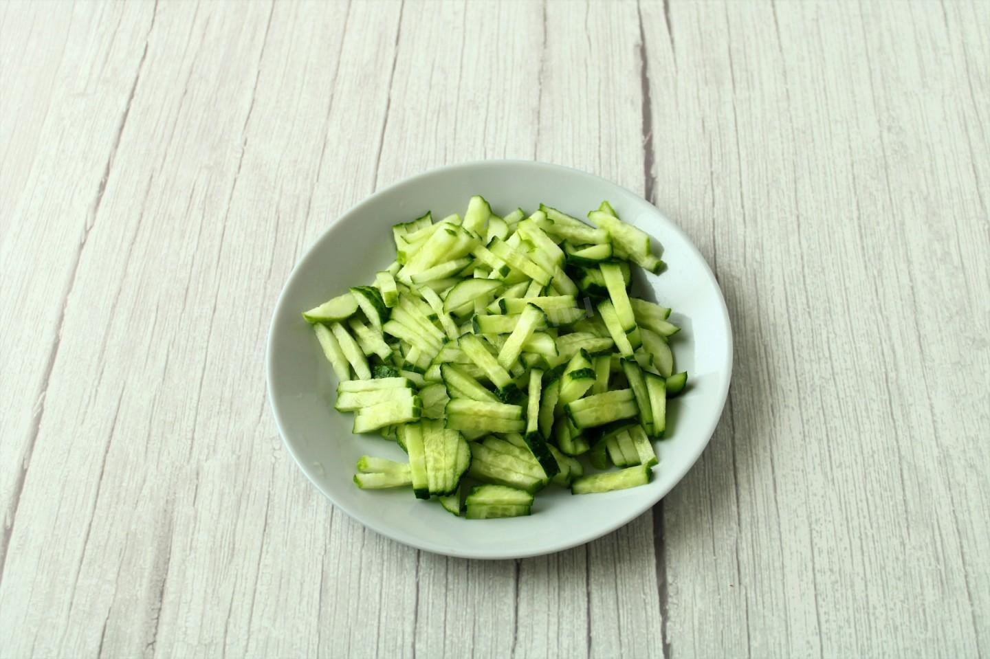 Шаг 9 приготовления Салат Муравейник с курицей и картофельной соломкой