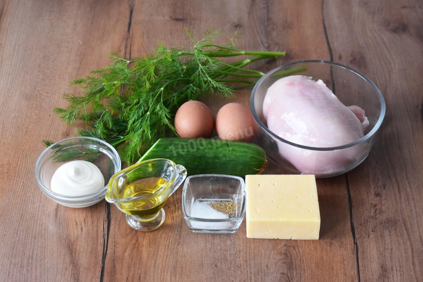 Шаг 1 приготовления Салат с курицей огурцом яйцом и сыром