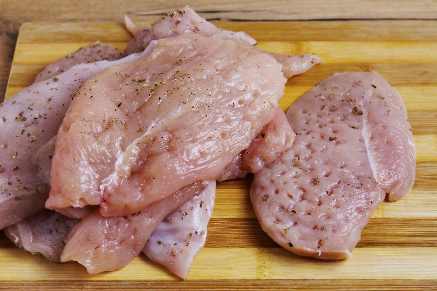 Шаг 2 приготовления Цезарь с пекинской капустой курицей классический