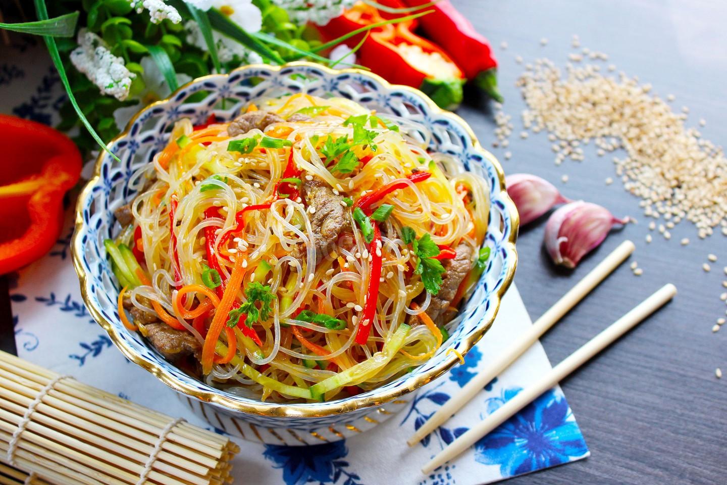 Шаг 13 приготовления Фунчоза с говядиной и овощами