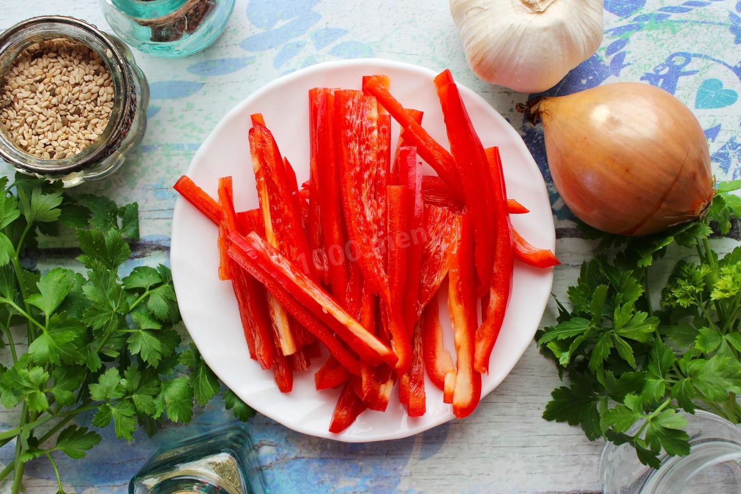 Шаг 5 приготовления Салат мясо с огурцами по корейски