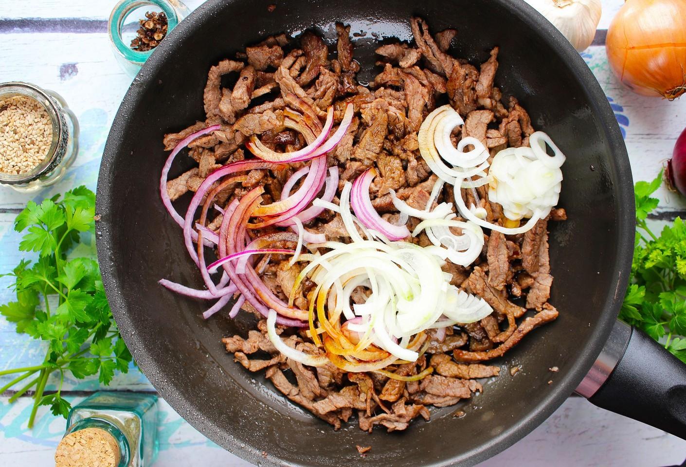 Шаг 8 приготовления Салат мясо с огурцами по корейски