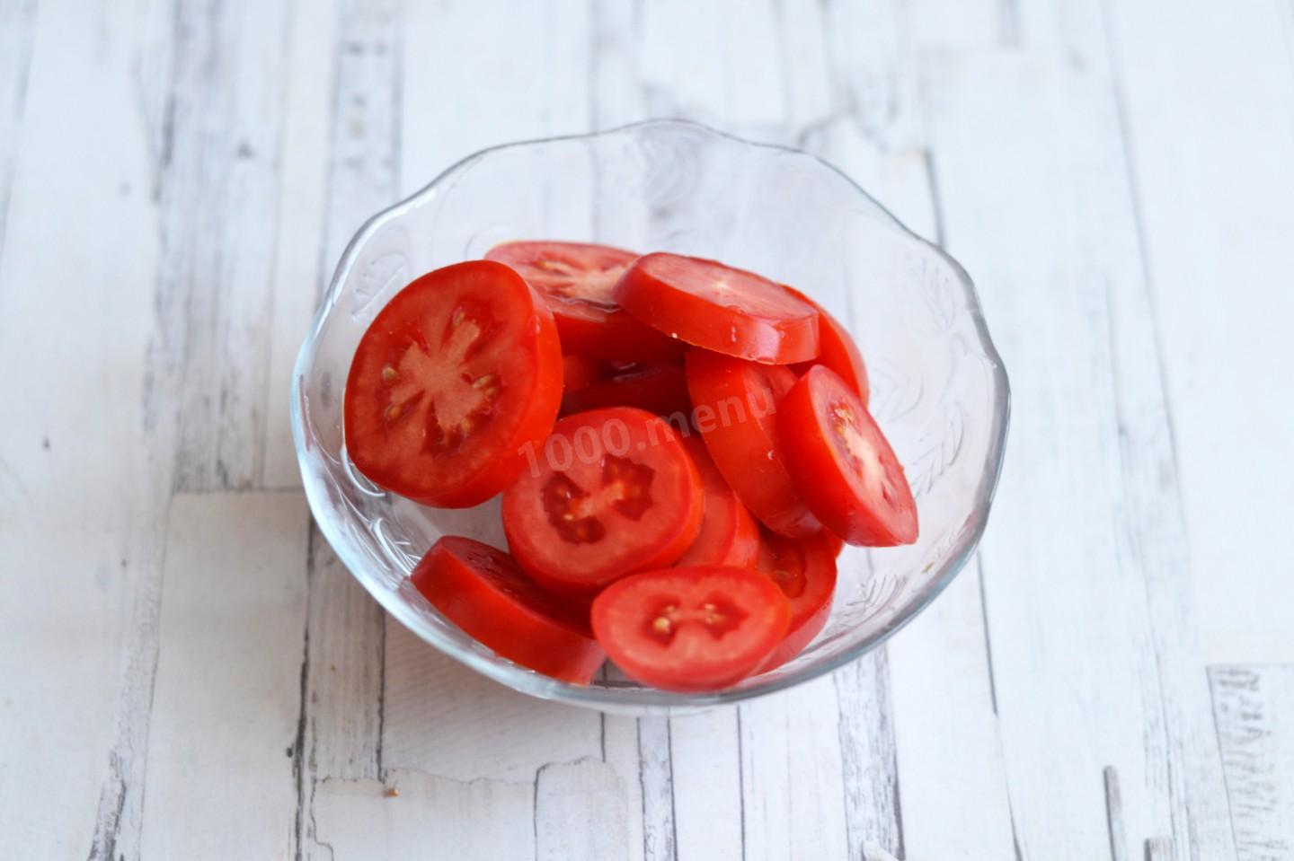 Шаг 6 приготовления Теплый салат с курицей баклажанами и помидорами