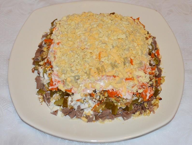 Шаг 9 приготовления Салат из сердца говяжьего с солеными огурцами и луком