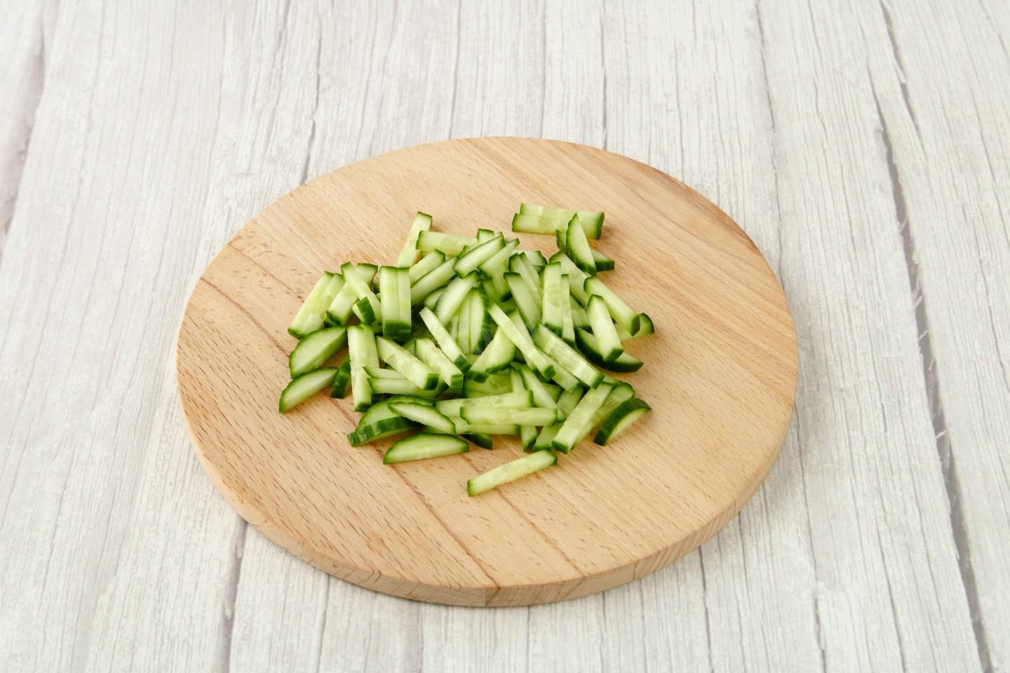 Шаг 6 приготовления Салат с курицей фасолью и корейской морковью