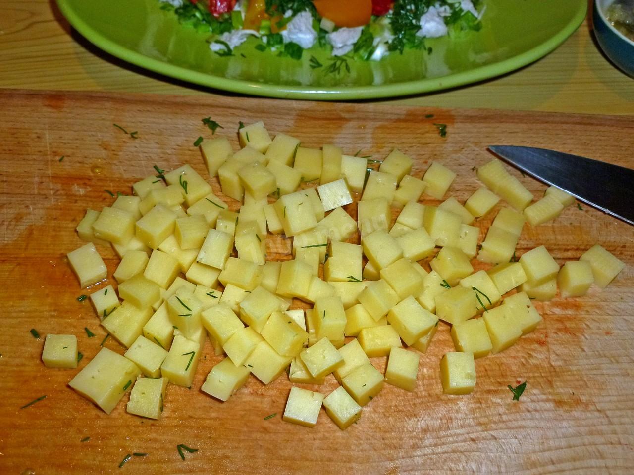 Шаг 13 приготовления Салат с куриной грудкой и помидорами