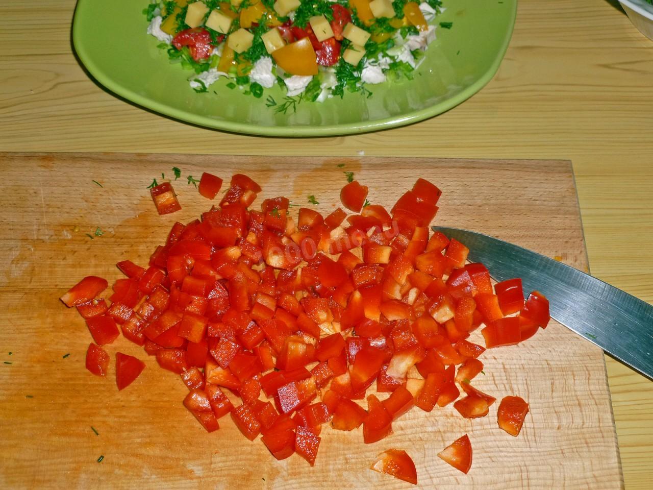 Шаг 15 приготовления Салат с куриной грудкой и помидорами