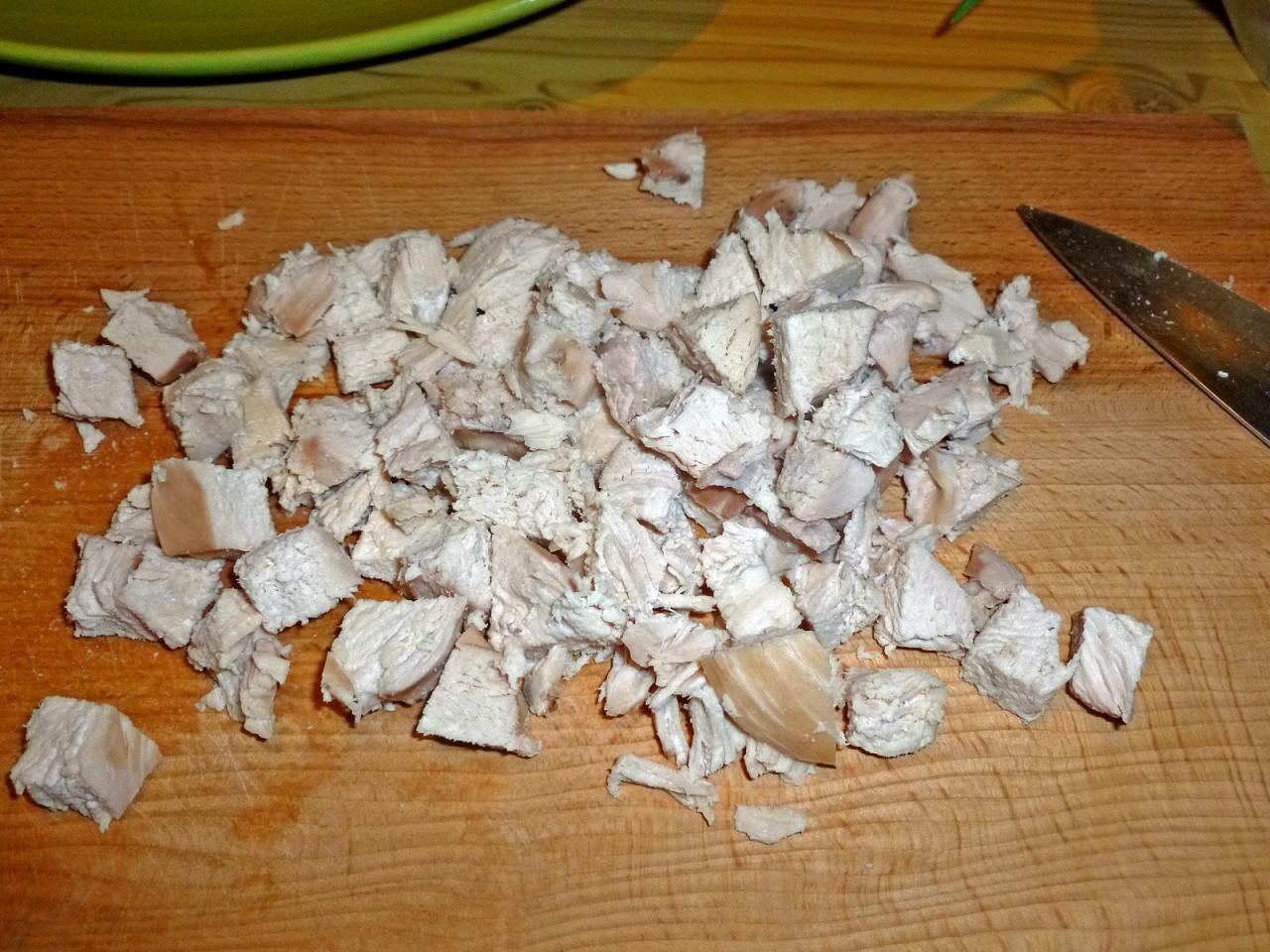 Шаг 4 приготовления Салат с куриной грудкой и помидорами