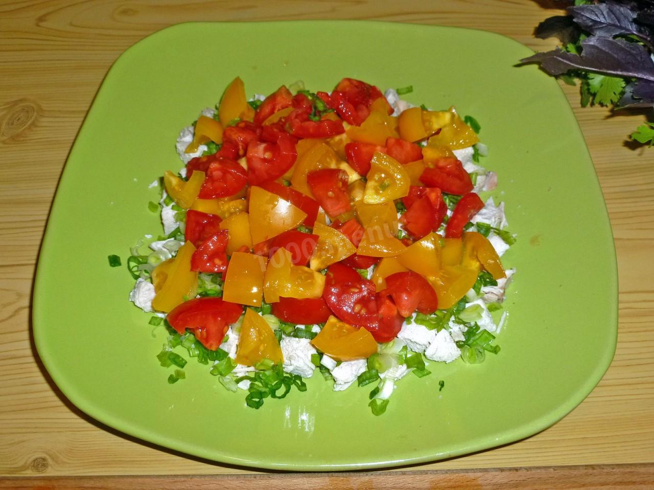Шаг 9 приготовления Салат с куриной грудкой и помидорами