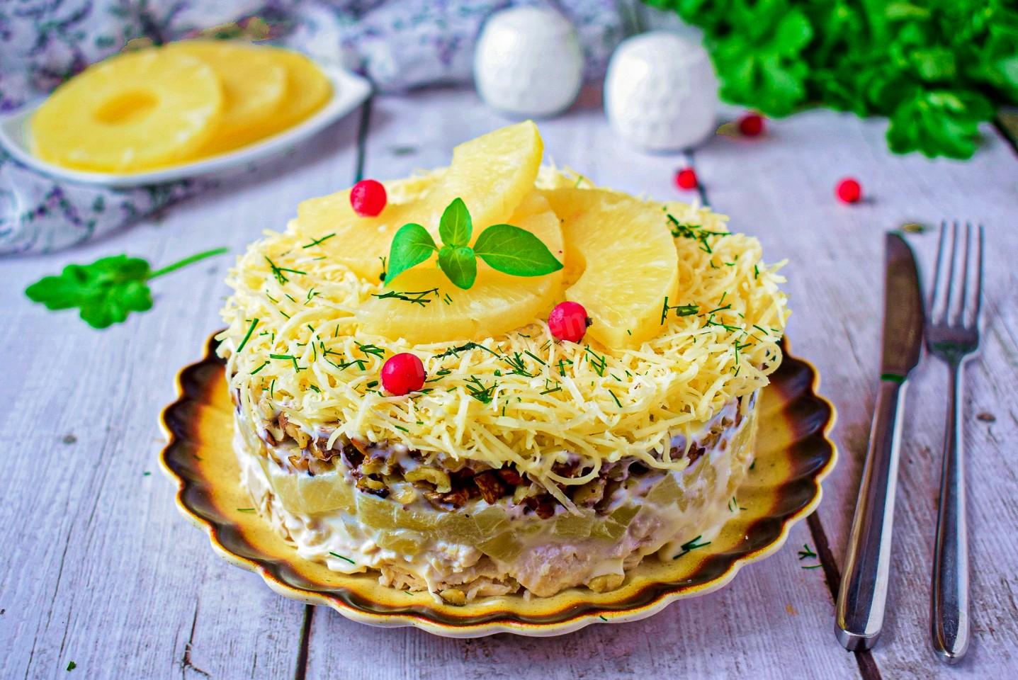 Обложка рецепта Салат с курицей ананасами грецкими орехами и сыром