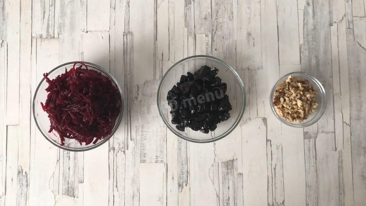 Шаг 2 приготовления Салат свекла с черносливом и грецким орехом