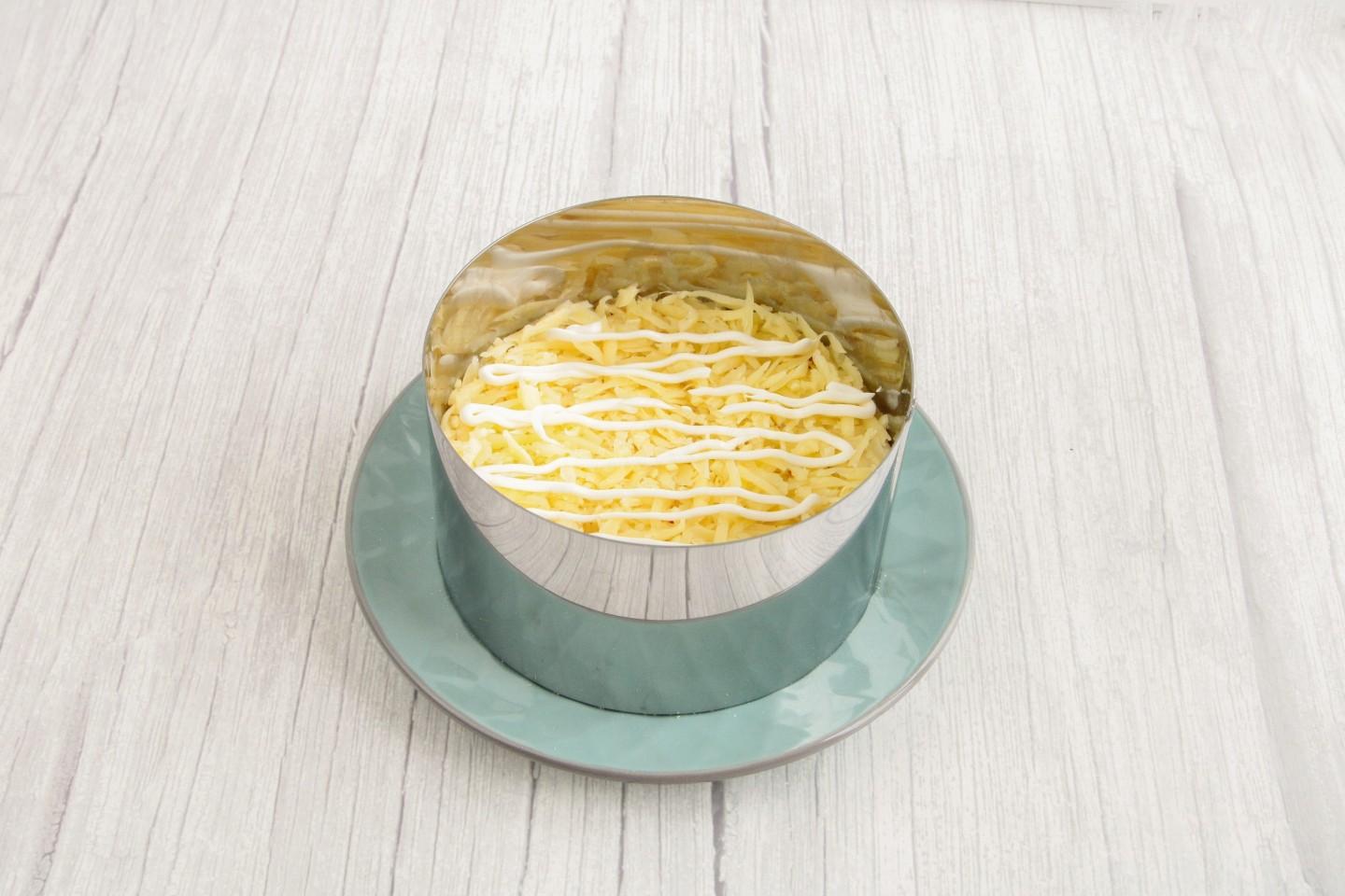 Шаг 14 приготовления Слоеный салат с ананасом и курицей