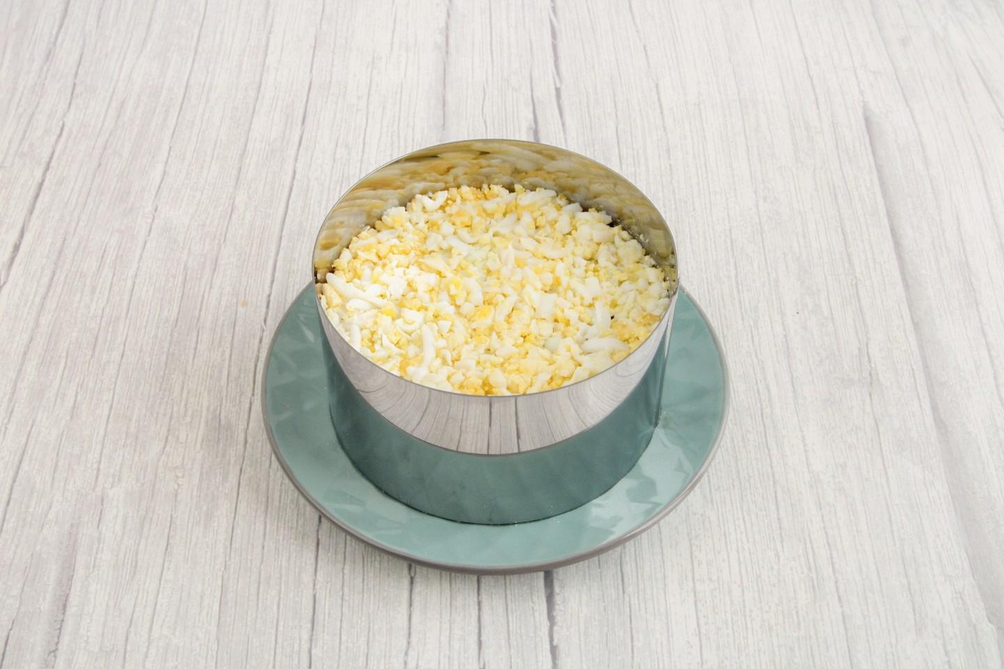 Шаг 16 приготовления Слоеный салат с ананасом и курицей