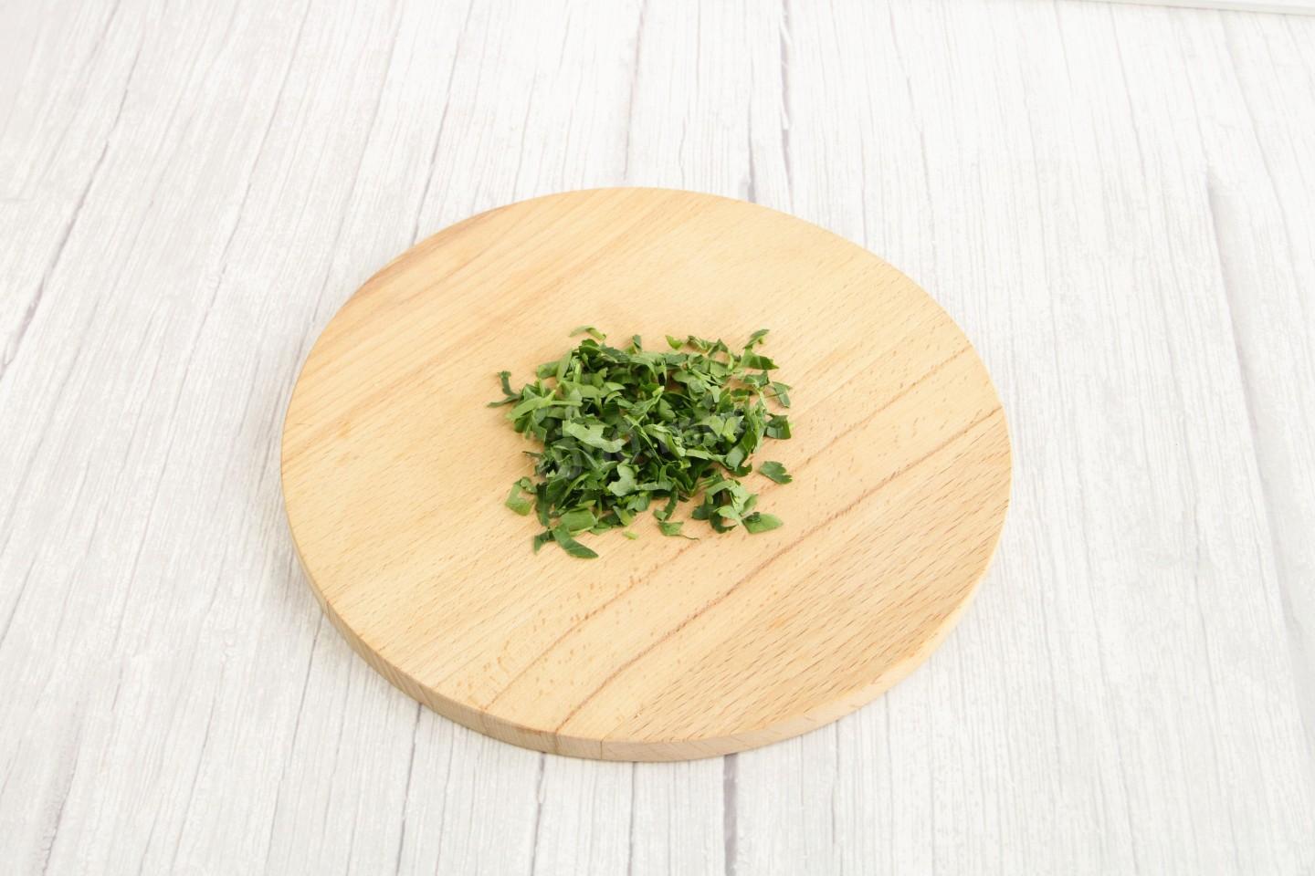 Шаг 7 приготовления Слоеный салат с ананасом и курицей