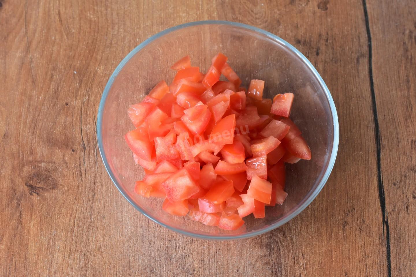 Шаг 4 приготовления Салат курица помидоры сухарики