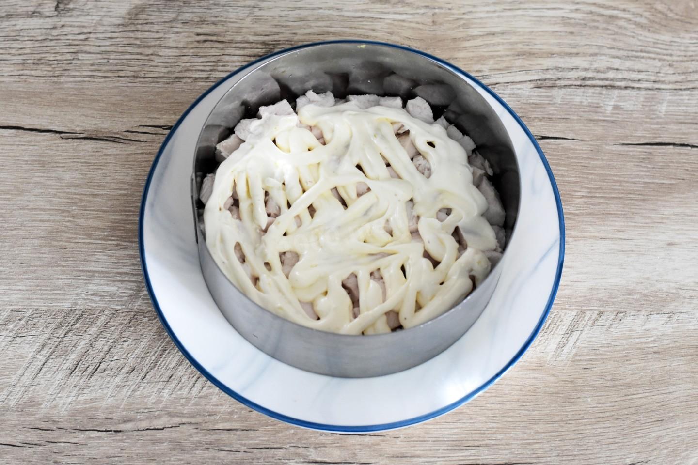 Шаг 7 приготовления Салат курица помидоры сухарики