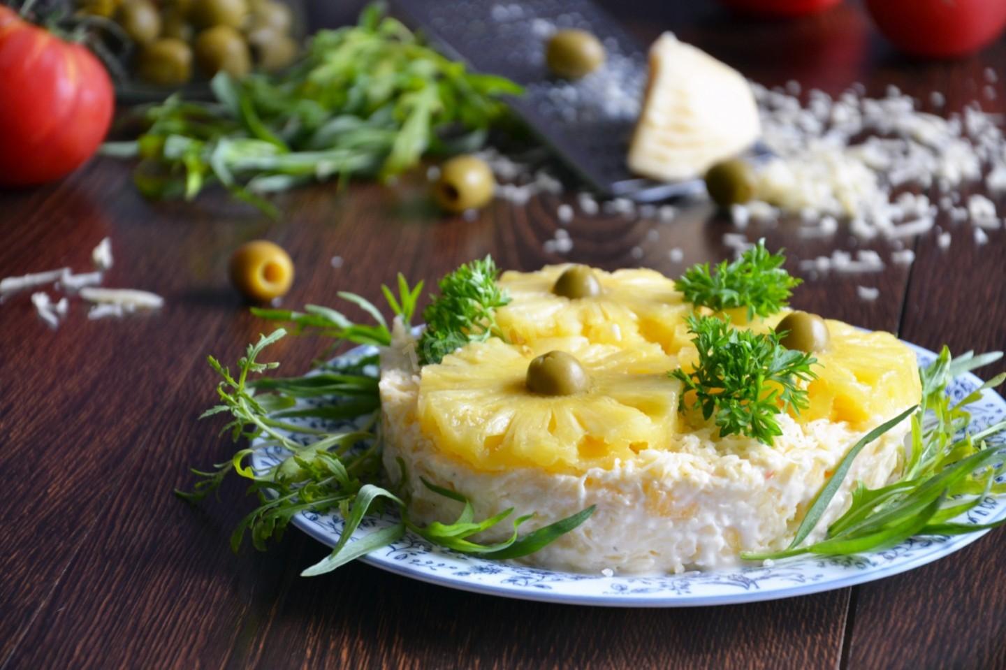 Обложка рецепта Салат ананасы с сыром и чесноком
