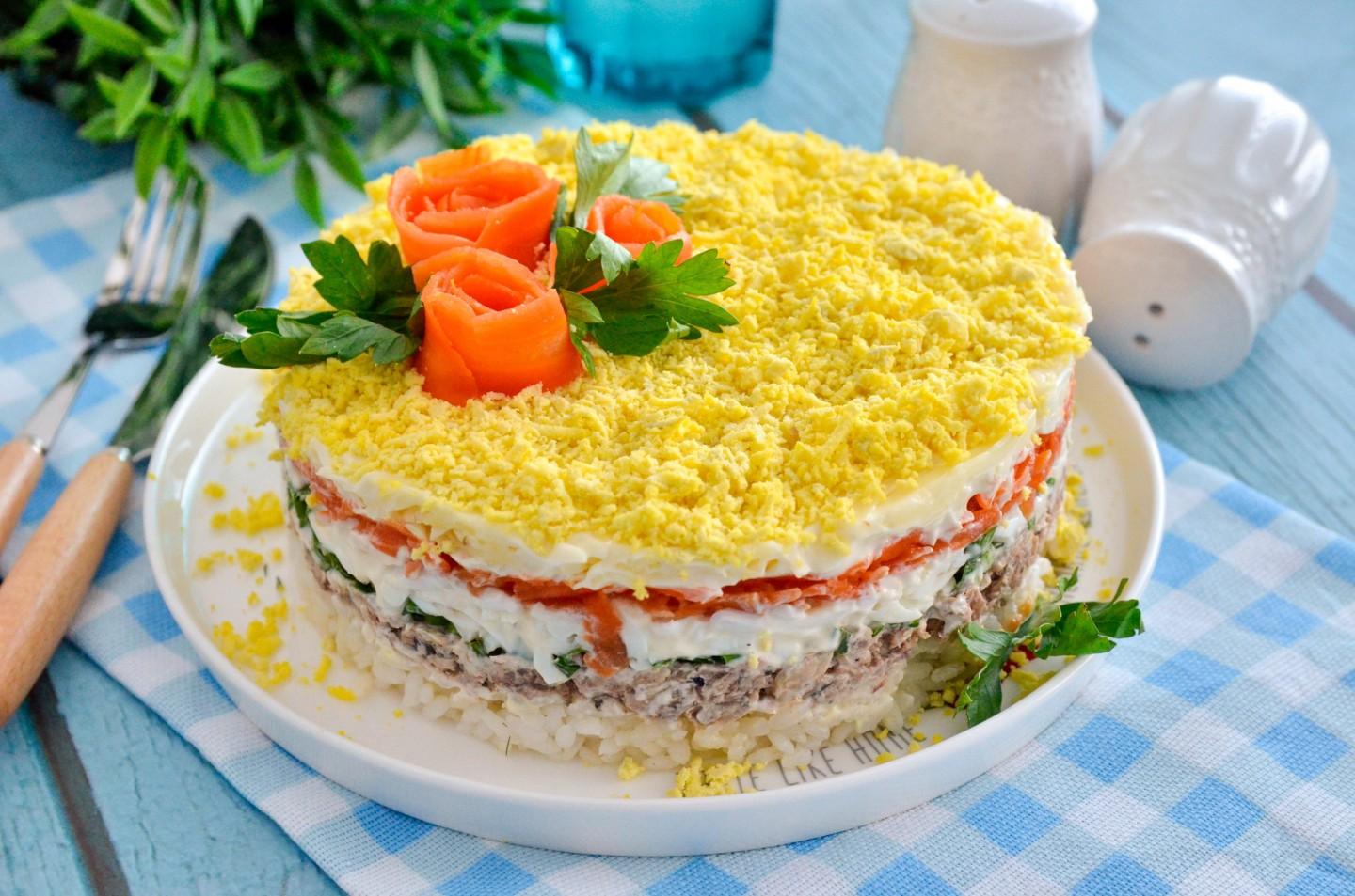 Шаг 10 приготовления Салат Мимоза с консервами и рисом