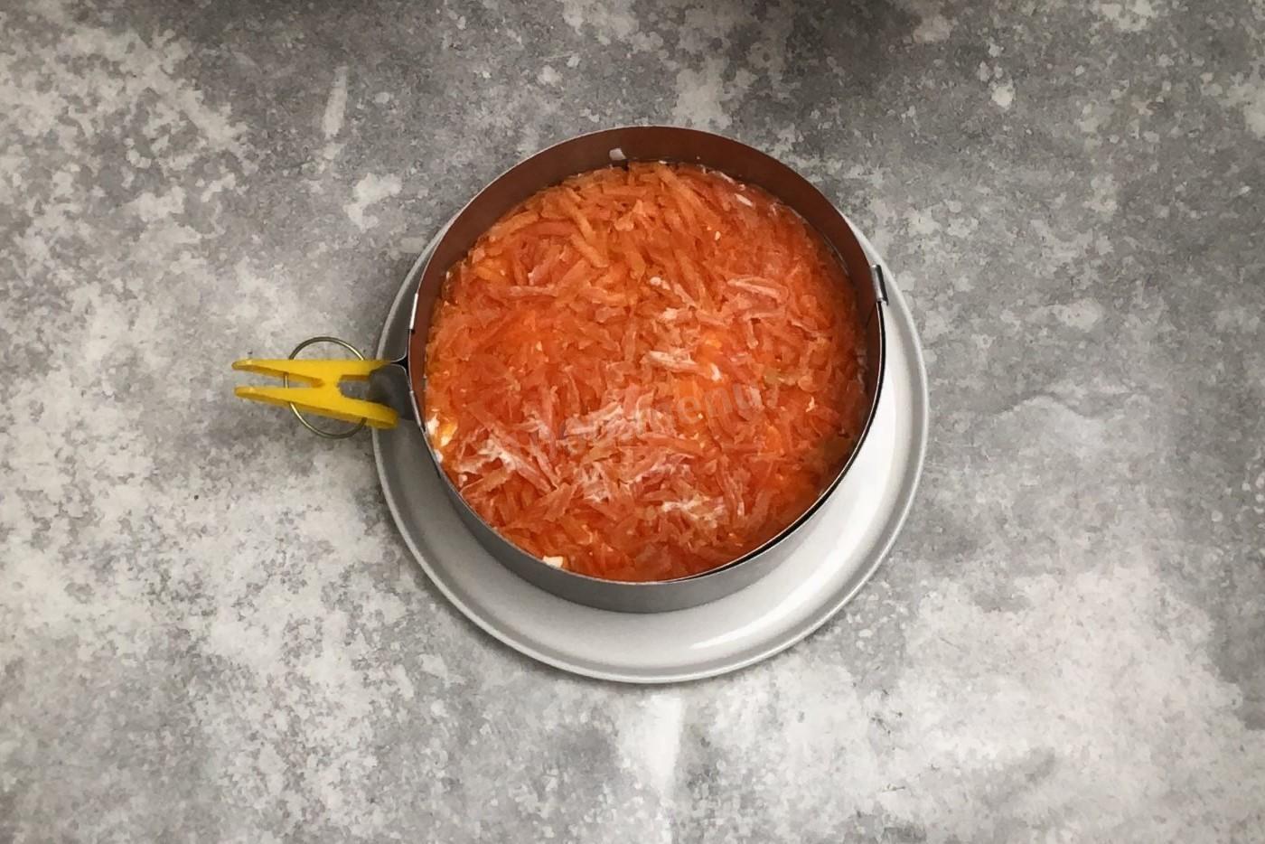 Шаг 6 приготовления Салат Мимоза с консервами и рисом