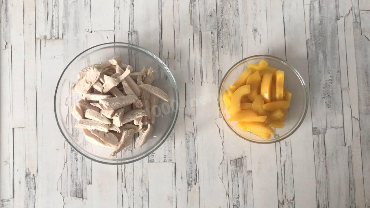 Шаг 2 приготовления Салат с персиками