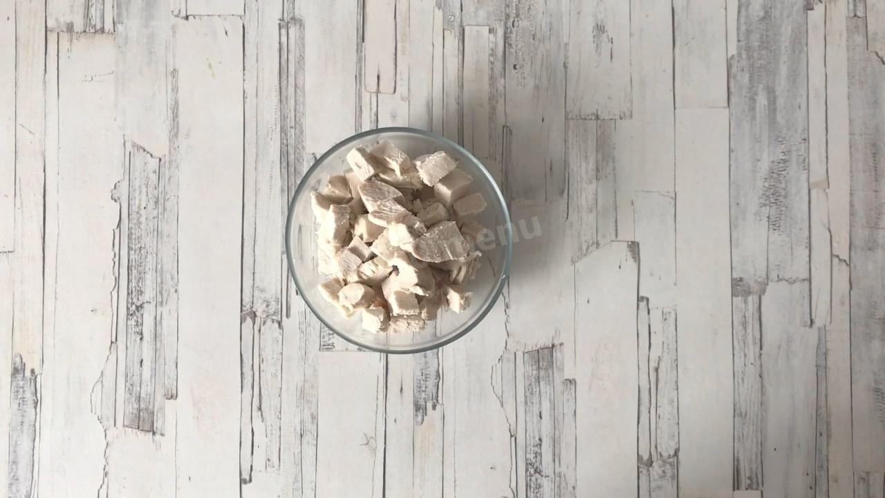 Шаг 2 приготовления Фасолевый салат с курицей