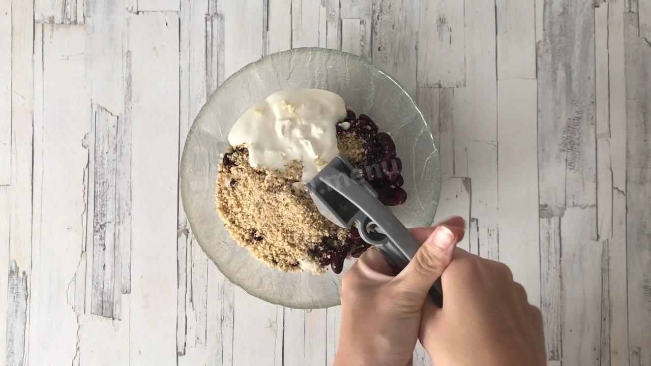 Шаг 5 приготовления Фасолевый салат с курицей
