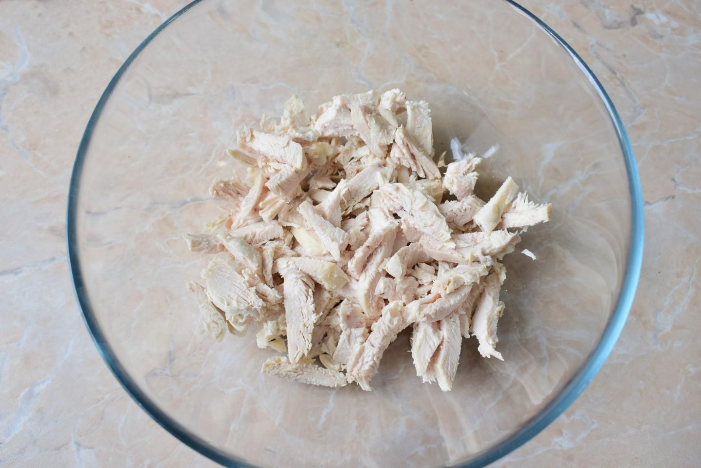 Шаг 3 приготовления Салат морковь корейская яйца курица огурцы майонез