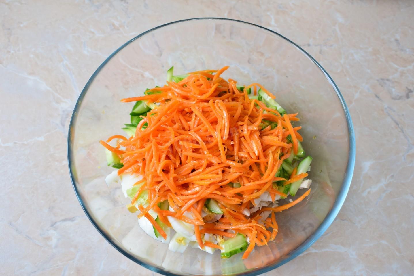 Шаг 6 приготовления Салат морковь корейская яйца курица огурцы майонез