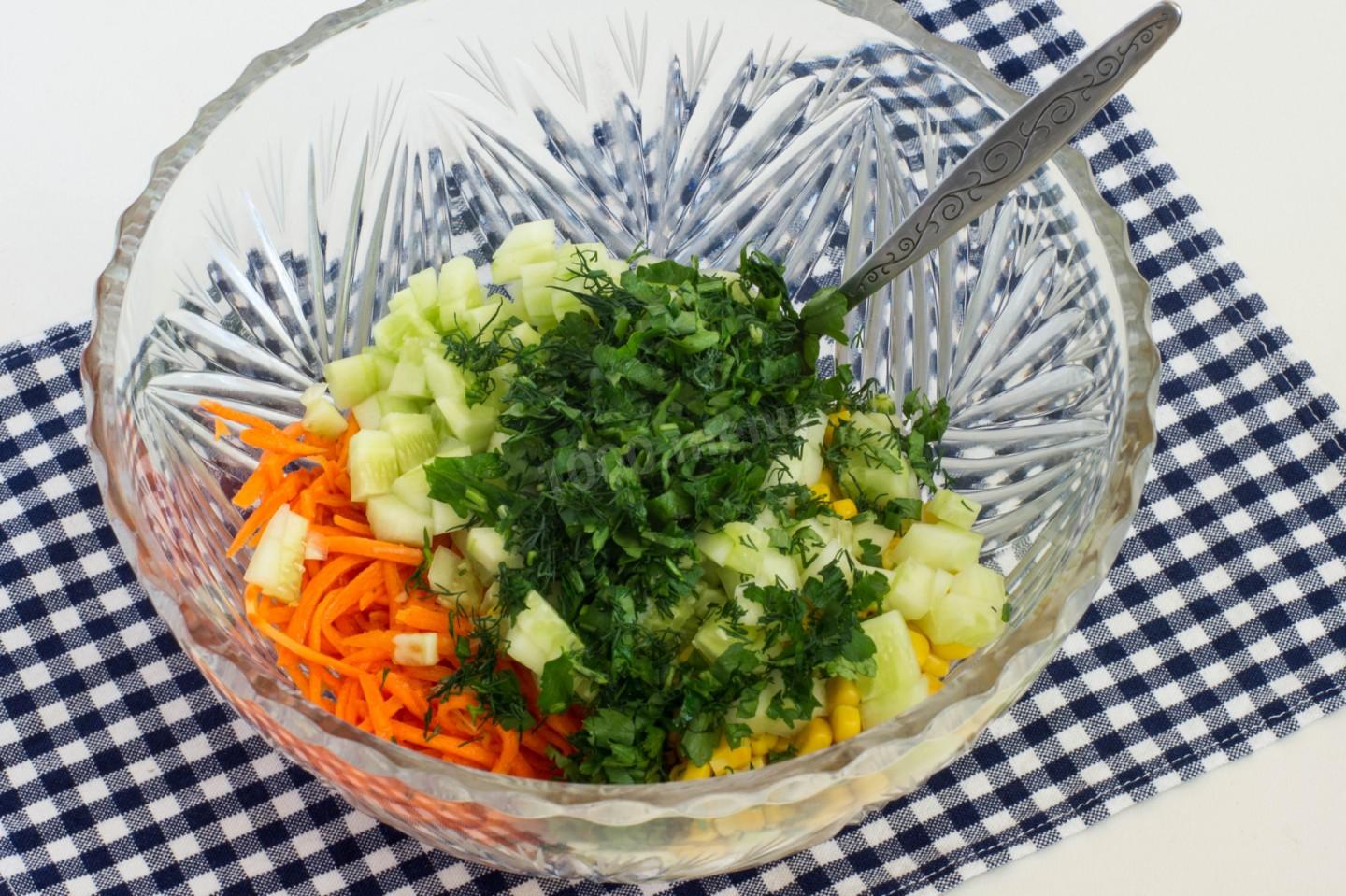 Шаг 4 приготовления Салат корейская морковь огурец кукуруза