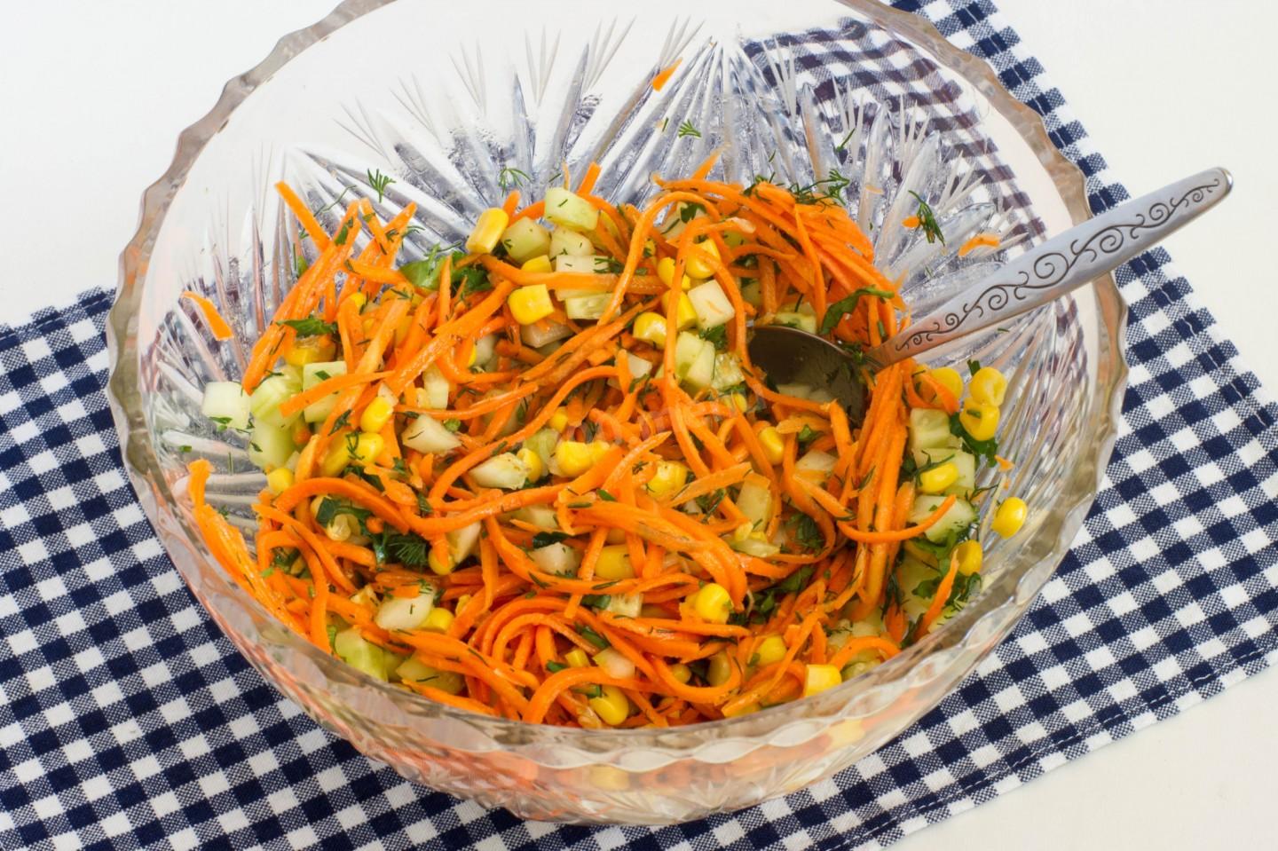 Шаг 5 приготовления Салат корейская морковь огурец кукуруза
