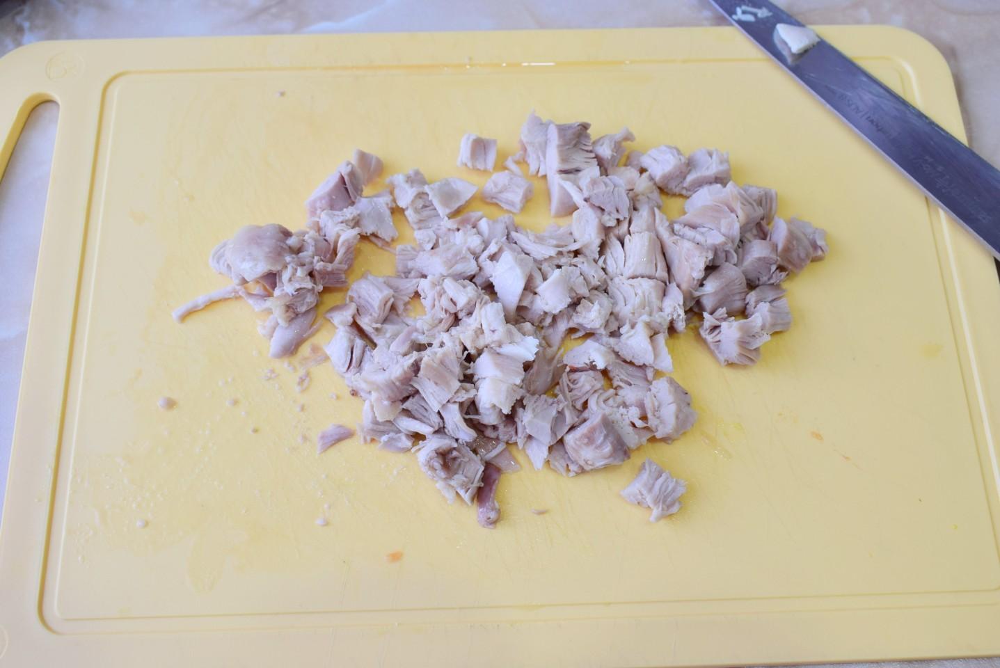 Шаг 2 приготовления Салат с капустой и куриной грудкой
