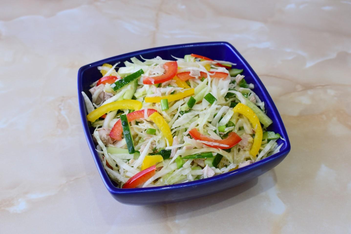 Шаг 8 приготовления Салат с капустой и куриной грудкой