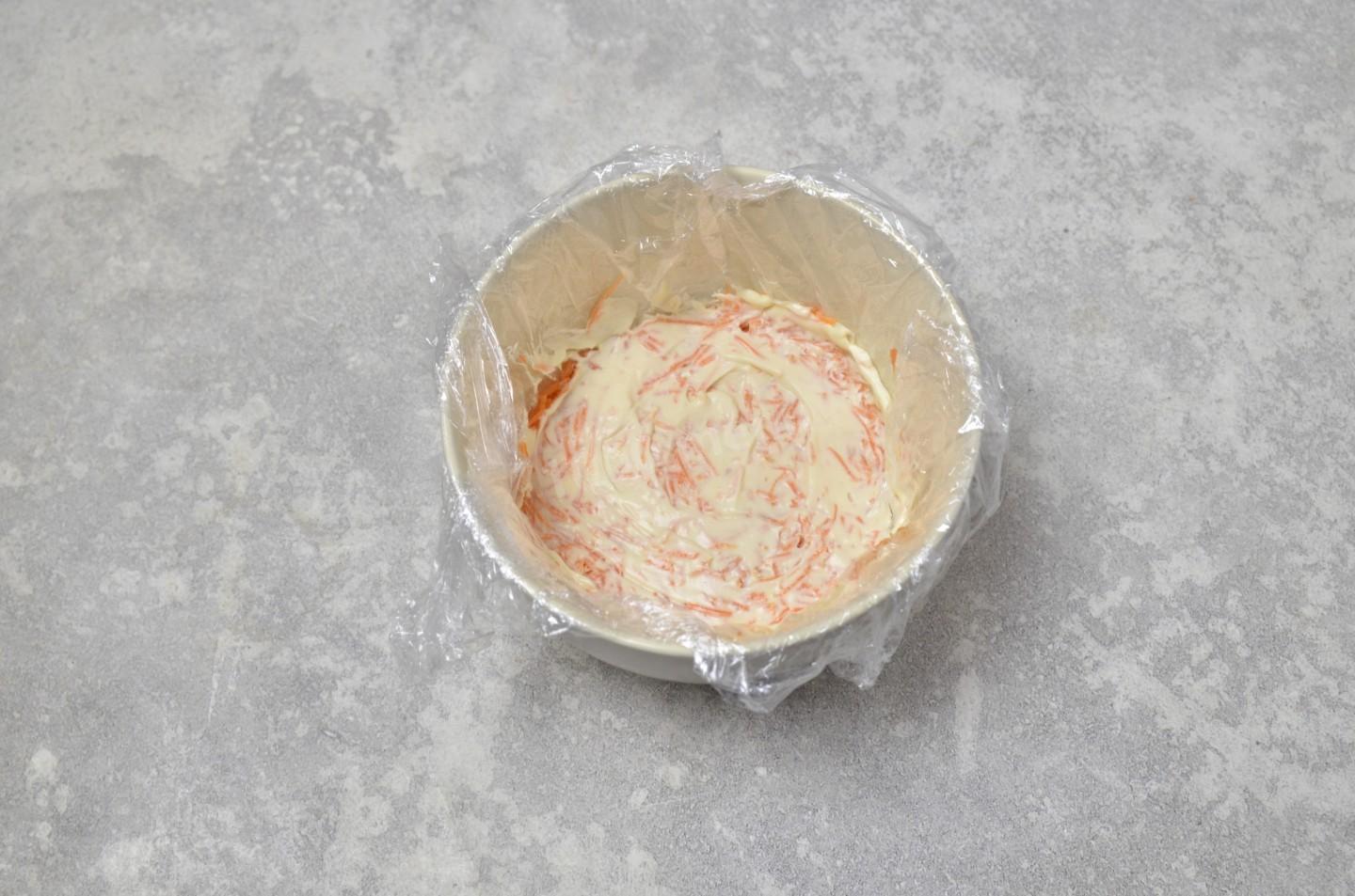 Шаг 3 приготовления Салат курица морковь сыр
