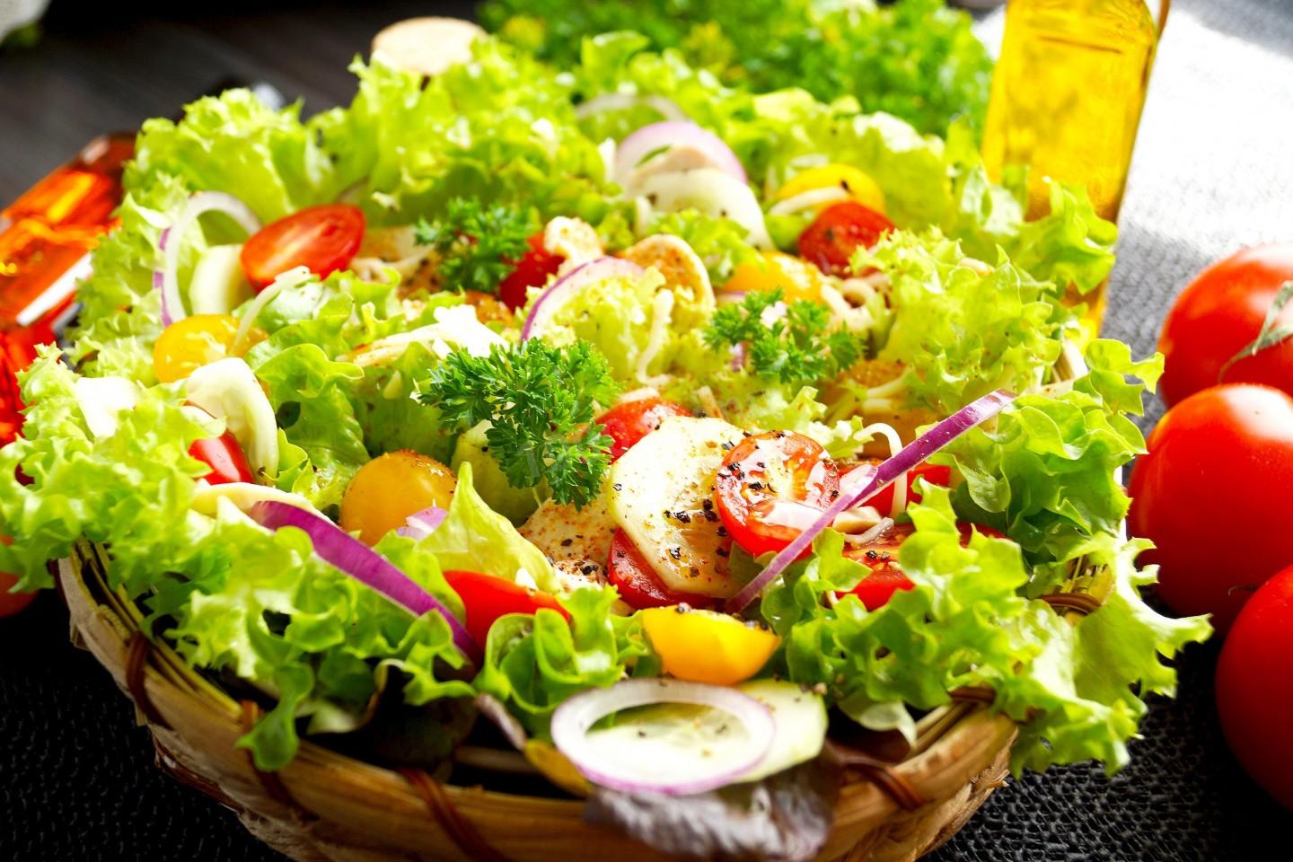 Шаг 11 приготовления Салат курица огурцы помидоры