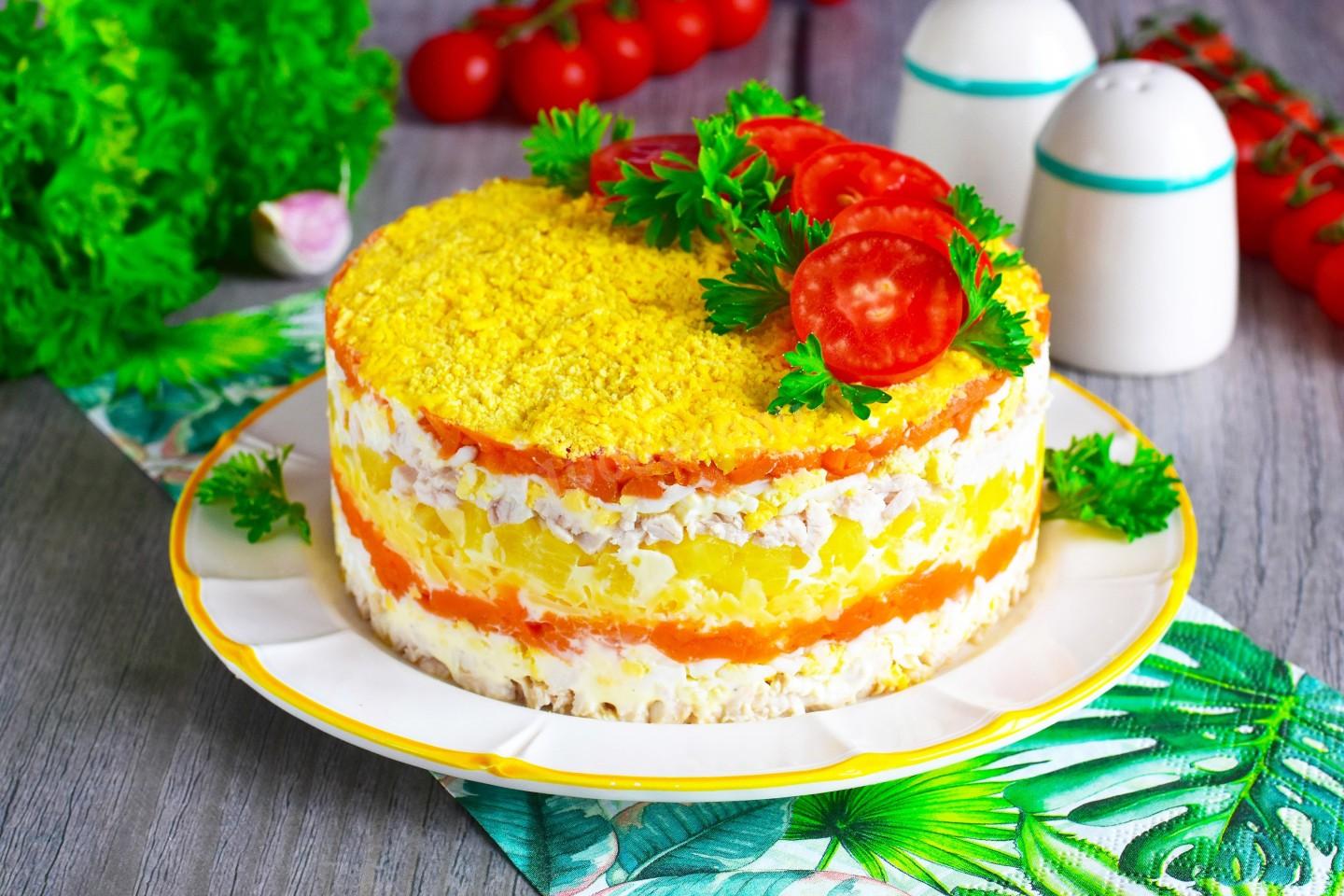 Шаг 16 приготовления Салат курица с чесноком ананасами и яйцами
