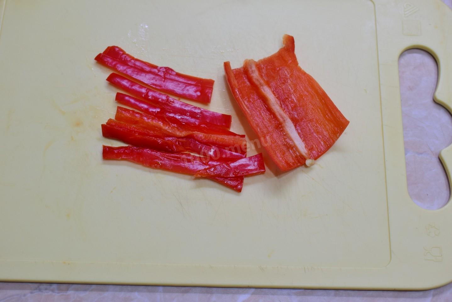 Шаг 5 приготовления Салат коктейль с ветчиной сыром и огурцами