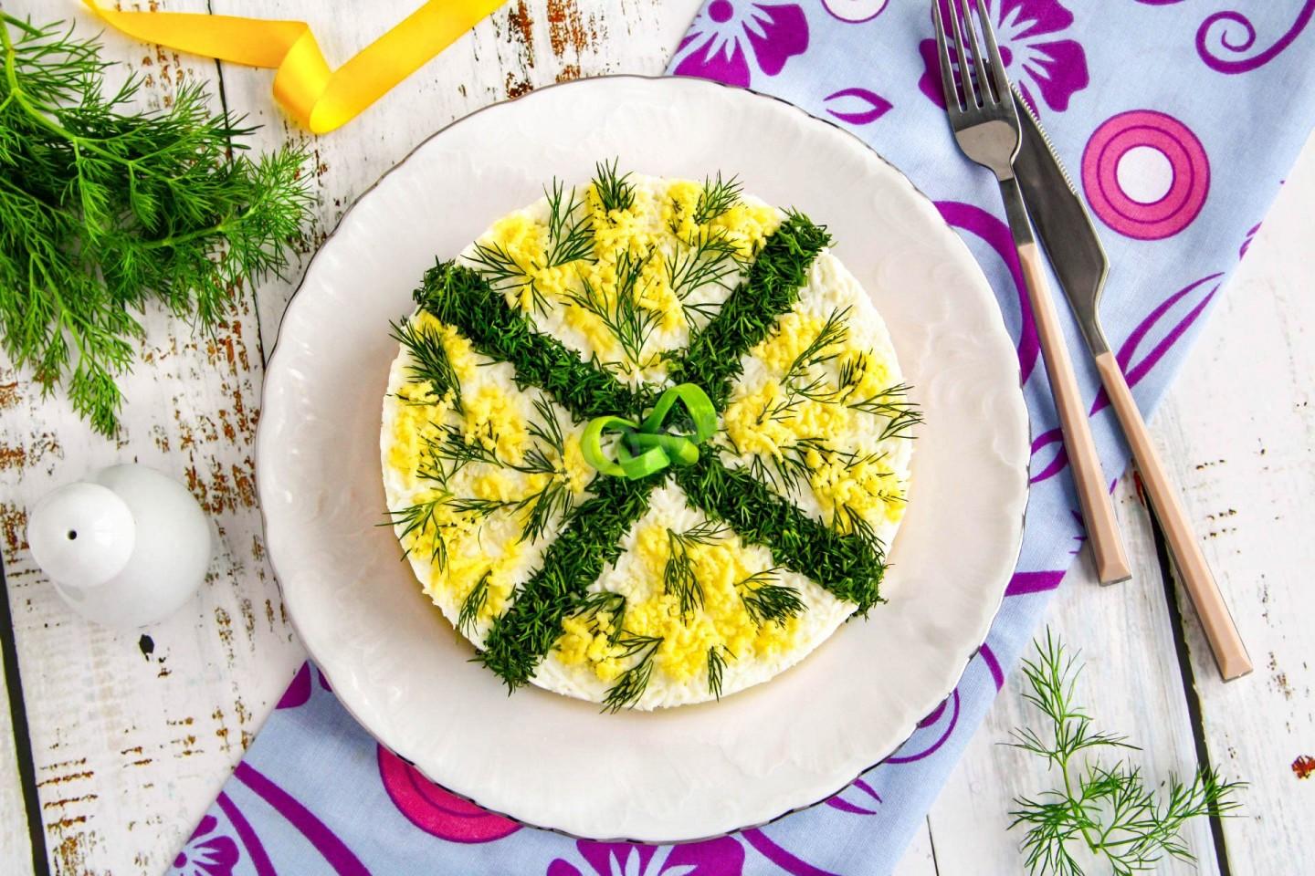 Шаг 16 приготовления Салат Мимоза с картошкой и консервой классический