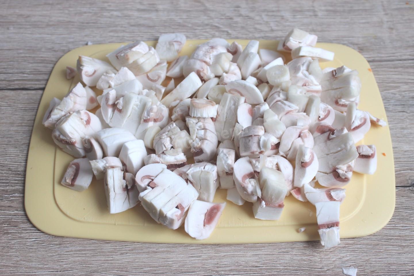 Шаг 1 приготовления Салат с шампиньонами и фасолью