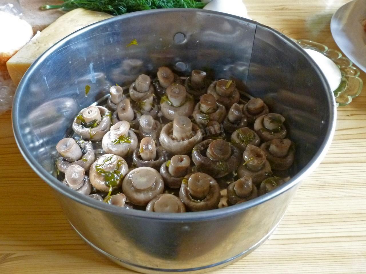 Шаг 2 приготовления Салат Грибная поляна с шампиньонами