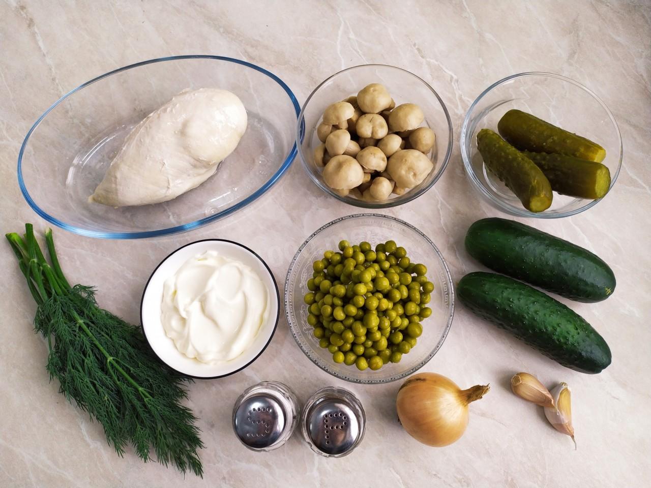 Шаг 1 приготовления Салат курица маринованные грибы