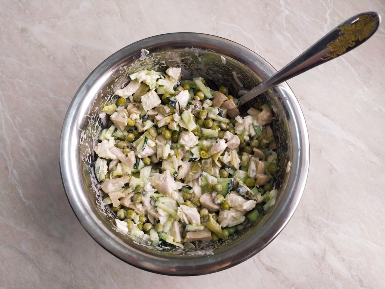 Шаг 10 приготовления Салат курица маринованные грибы