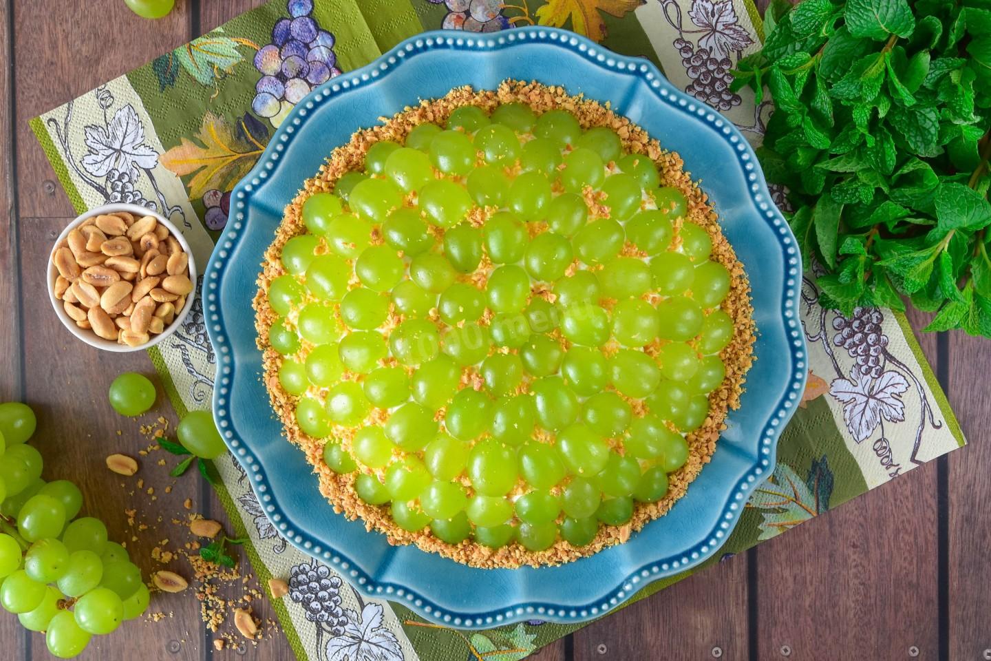 Шаг 16 приготовления Салат с курицей виноградом сыром и орехами