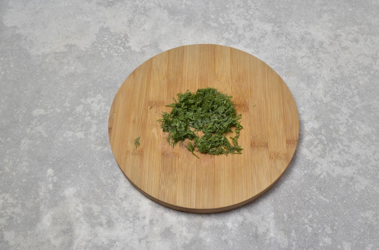 Шаг 7 приготовления Салат с куриной грудкой огурцом и яйцом