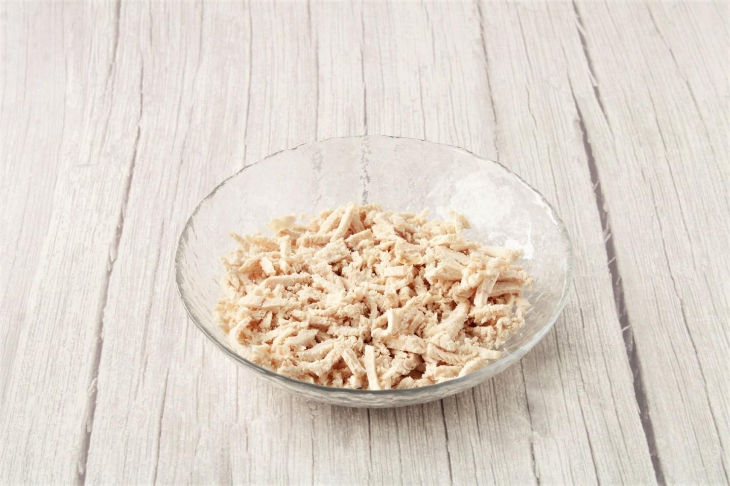 Шаг 3 приготовления Салат курица морковь яйца