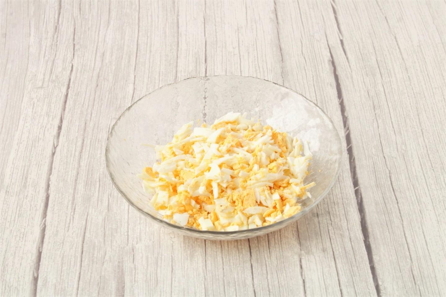 Шаг 4 приготовления Салат курица морковь яйца
