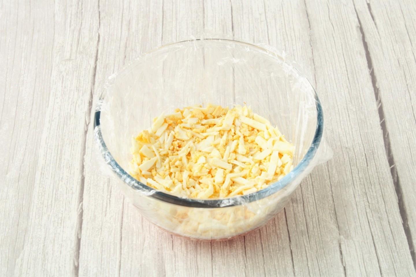 Шаг 8 приготовления Салат курица морковь яйца